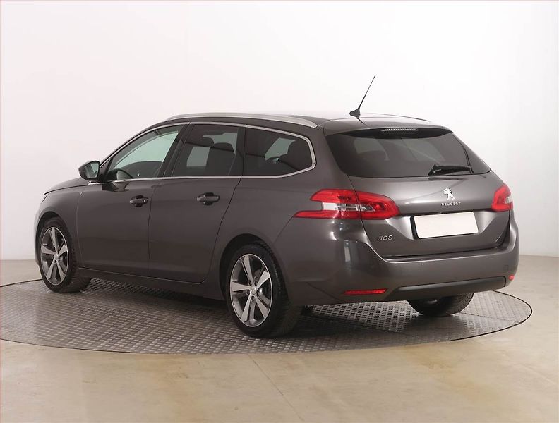 Peugeot 308 (2020) Allure 1.5 BlueHDi, Serv.kniha - fotka 4 z 13