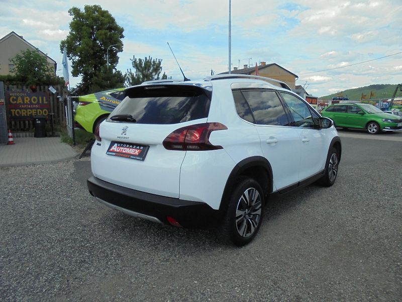 Peugeot 2008 (2017) 1.2i 81kw- GT LINE-SERVISKA - fotka 7 z 14
