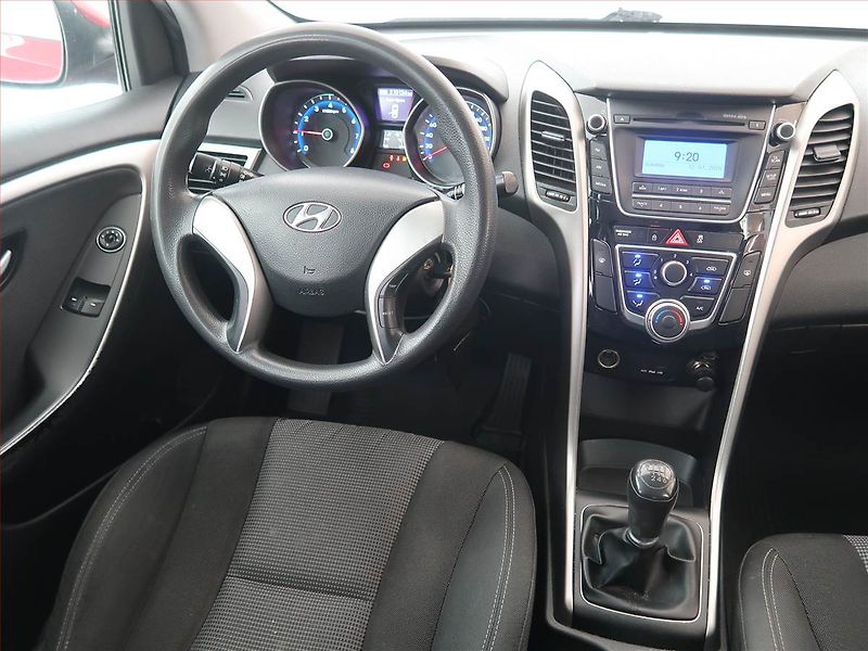 Hyundai i30 (2015) 1.6 MPI - fotka 7 z 14