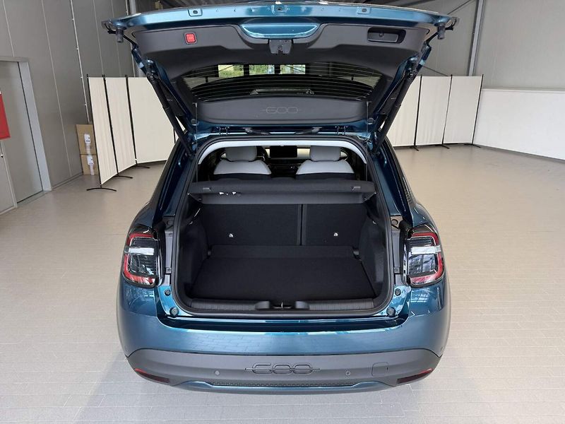 Fiat 600 (2026) La Prima BEV 54kWh 156k - fotka 22 z 23