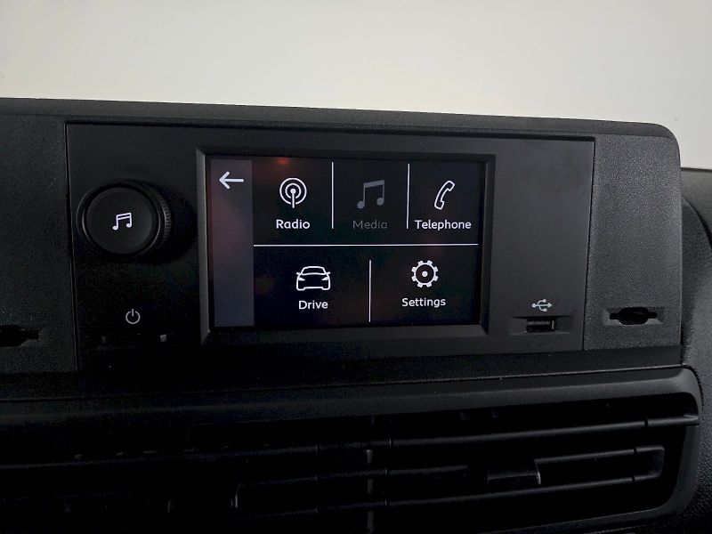 Toyota ProAce Verso (2024) 2.0D 140k L2 COMBI 8MÍST - fotka 13 z 24
