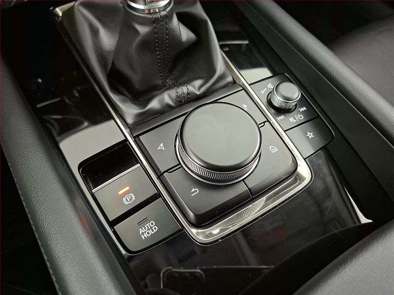 Mazda 3 (2022) Luxury 2.0 e-Skyactiv X - fotka 15 z 20