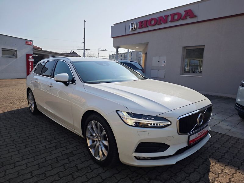 Volvo V90 (2019) 2.0 D4 Momentum 140kW 8AT - fotka 1 z 43