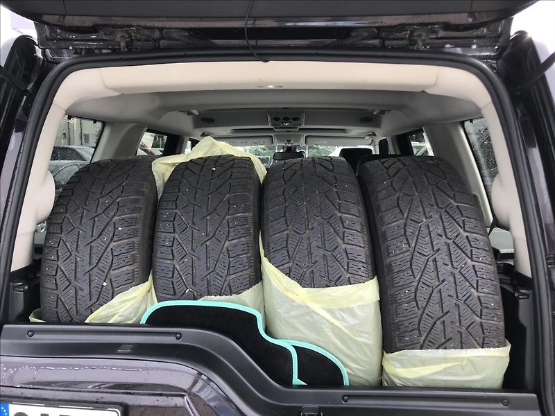 Land Rover Discovery 3,0   HSE LUXURY, Nová STK, TO - fotka 15 z 16