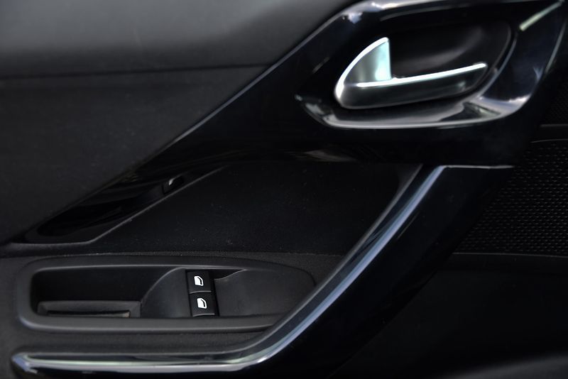 Peugeot 208 1.2i, motor - spotřeba oleje - fotka 9 z 25