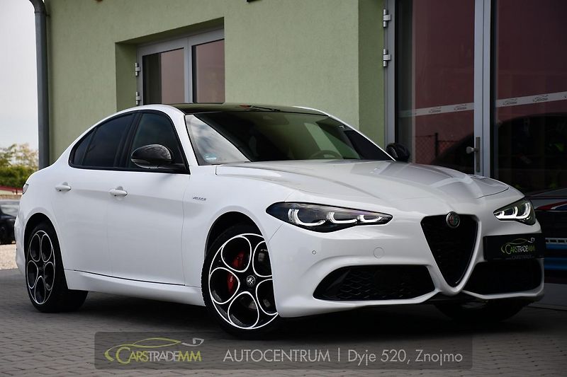 Alfa Romeo Giulia 2.0T 16V 206kW VELOCE AT8 Q4 - fotka 7 z 49