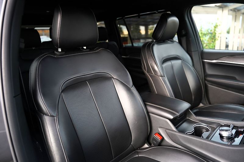 Jeep Grand Cherokee 3.6i V6 Long Limited/4x4/300PS - fotka 30 z 48