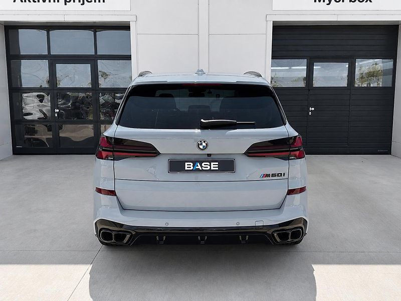 BMW X5 M60i xDrive - fotka 5 z 31