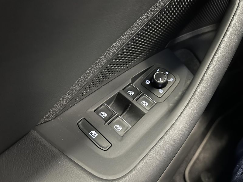 Volkswagen Passat (2025) 2.0TDi DSG ELEGANCE REZERVACE - fotka 23 z 36