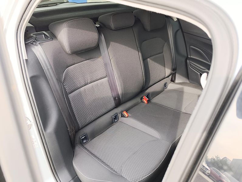 Škoda Fabia 1.5TSI 110kW ČR 1.MAJ DPH - fotka 16 z 30