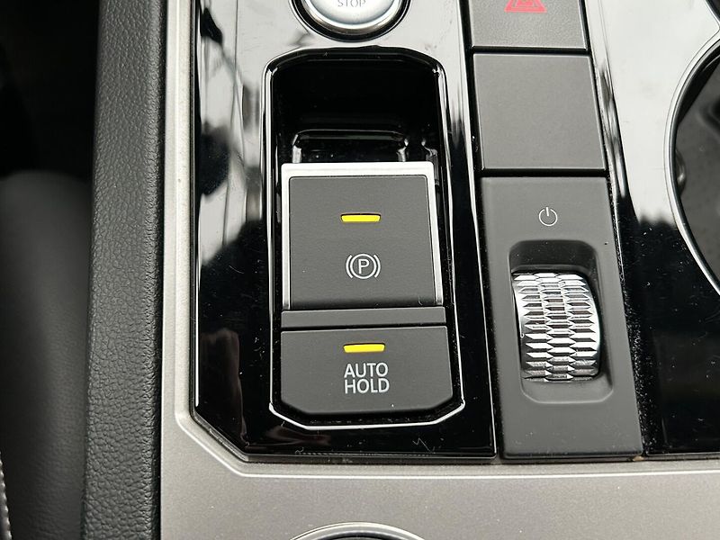Volkswagen Touareg 3.0 TDI 4x4 R-Line - fotka 19 z 31