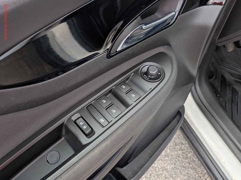 Opel Mokka (2017) 1.6 CDTi, ČR, AC, TZ, park - fotka 8 z 14