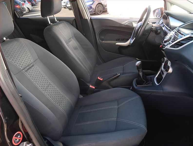 Ford Fiesta (2011) 1.4, LPG, po STK, slušný stav - fotka 9 z 17