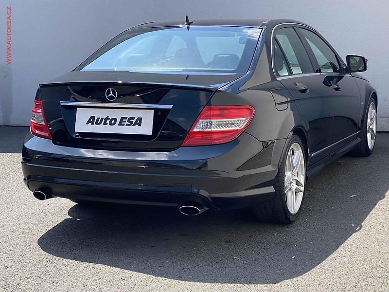 Mercedes-Benz Třídy C (2007) 3.0i 280, AC, temo, bixenon - fotka 4 z 16