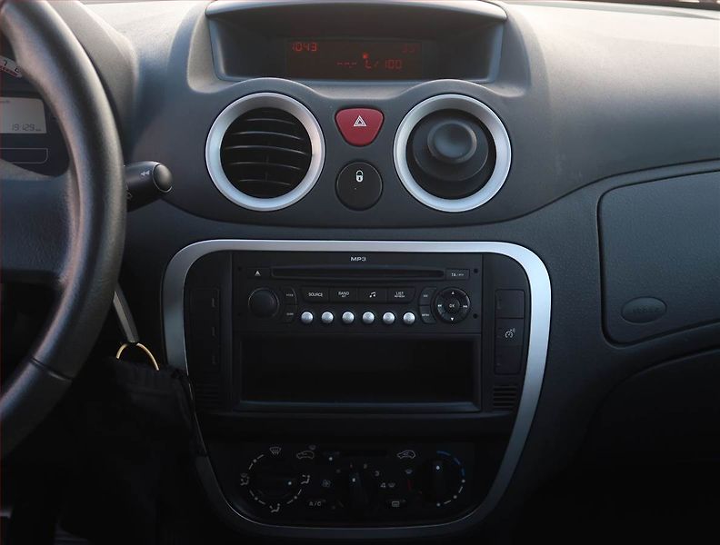 Citroën C3 (2007) 1.1 i, po STK, slušný stav - fotka 12 z 15