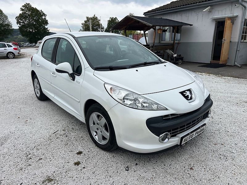 Peugeot 207 1.4 VTi - fotka 2 z 14
