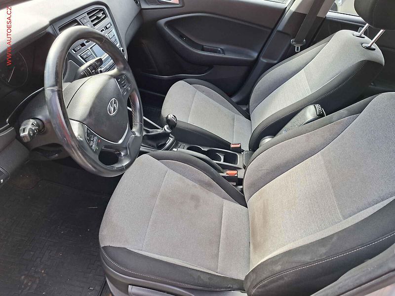 Hyundai i20 (2015) 1.2CVVT, 2.maj,ČR, AC, tempo - fotka 9 z 17