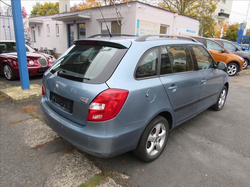 Škoda Fabia 1,6 i 77kW Combi Ambiente - fotka 6 z 26
