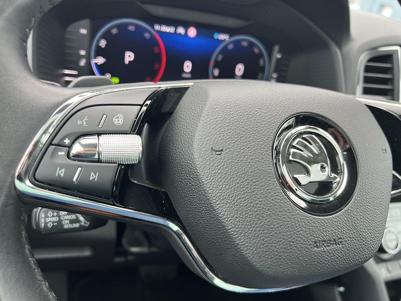 Škoda Karoq Style Plus 2.0TDi 85kw DSG ALU - fotka 17 z 49