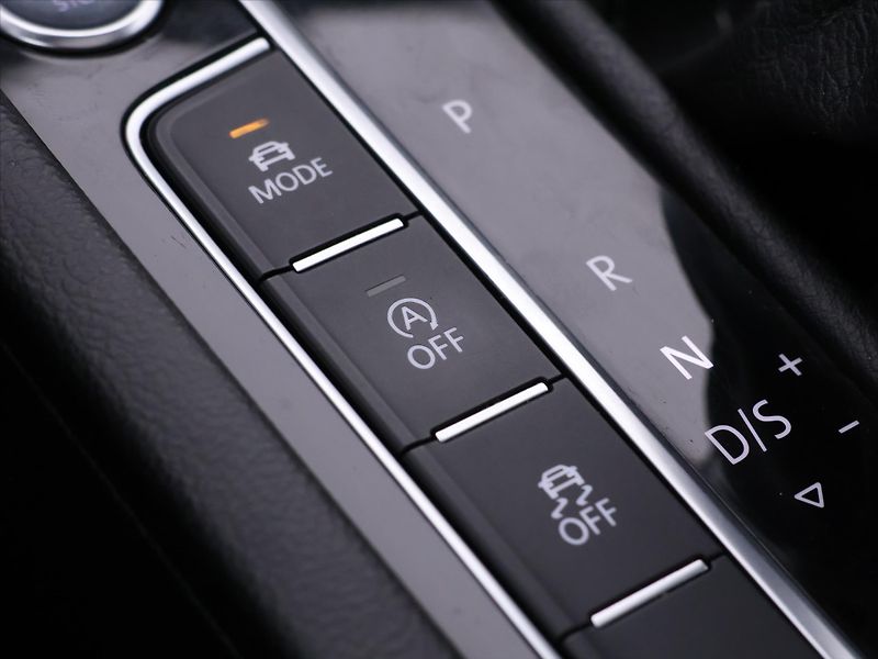 Volkswagen Passat 2,0 TSI 206kW R-line Highline - fotka 35 z 45