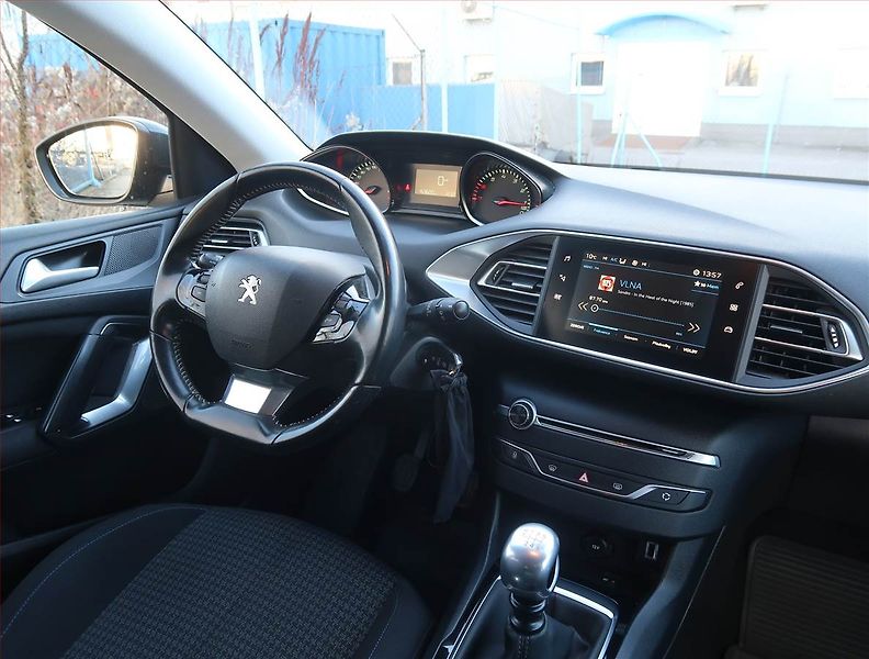 Peugeot 308 (2019) 1.2 PureTech, Serv.kniha - fotka 7 z 17