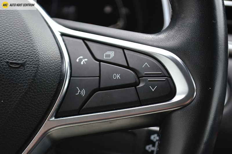 Renault Captur Intens E-TECH HYBRID 145 - fotka 33 z 45