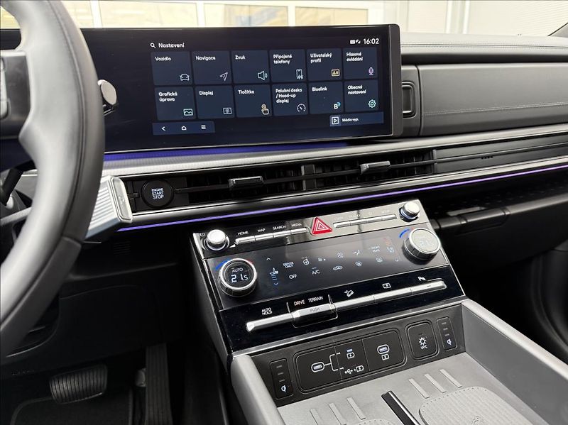 Hyundai Santa Fe 1,6 T HEV 4WD 7M  Calligraphy - fotka 16 z 30