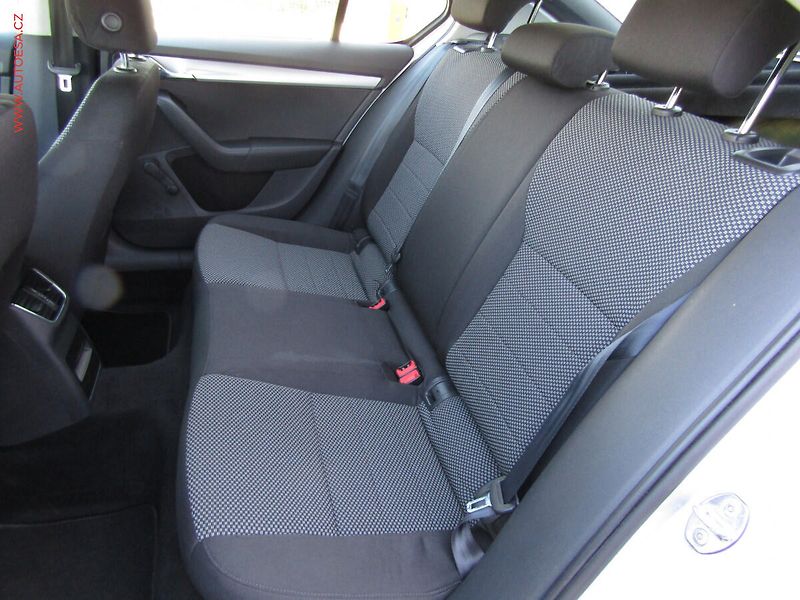 Škoda Octavia (2014) 1.6TDi, ČR, Ambiente, TZ - fotka 10 z 16