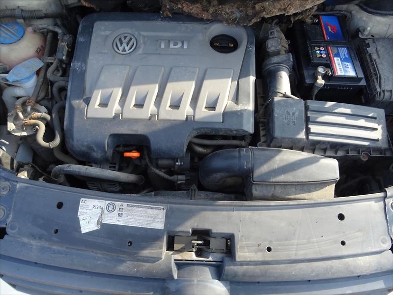 Volkswagen Touran 1,6 TDi 77 kW - fotka 22 z 25