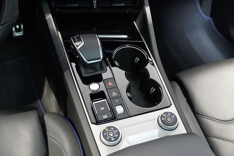 Volkswagen Touareg R ČR,DPH,1.MAJ,360,Tažné,HUD - fotka 28 z 40