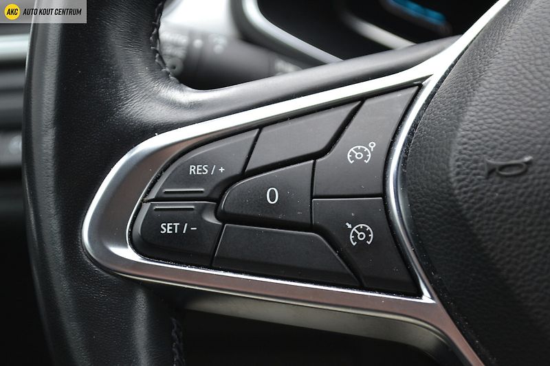 Renault Captur Intens E-TECH HYBRID 145 - fotka 34 z 45