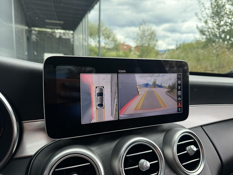 Mercedes-Benz Třídy C (2019) C 300d 4Matic AMG Line - fotka 19 z 32