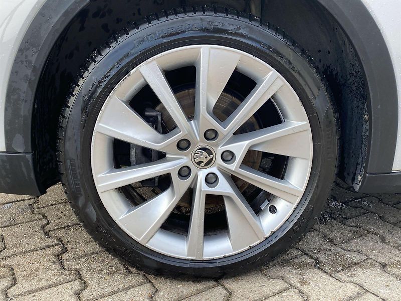Škoda Octavia (2023) Combi 2.0 TDI 4x4 DSG Scout - fotka 33 z 37