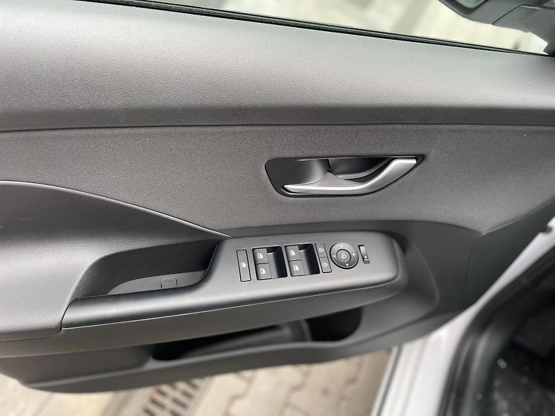 Hyundai Kona POWER 64,8 kWh CZECH EDITION - fotka 15 z 34