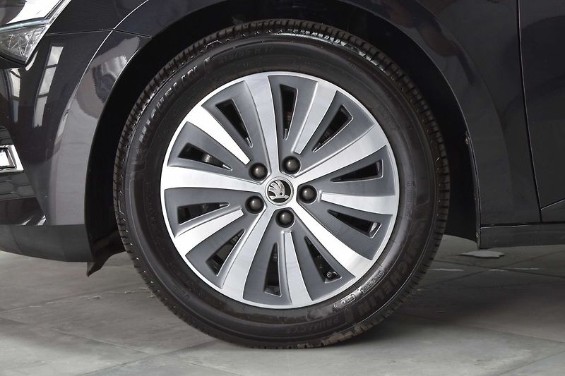 Škoda Superb 1.5 TSI STYLE*VIRTUAL*ČR 1.MAJ - fotka 36 z 43