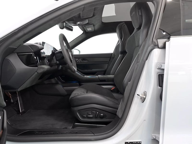 Porsche Taycan GTS Sport Turismo Pano InnoDri - fotka 12 z 15