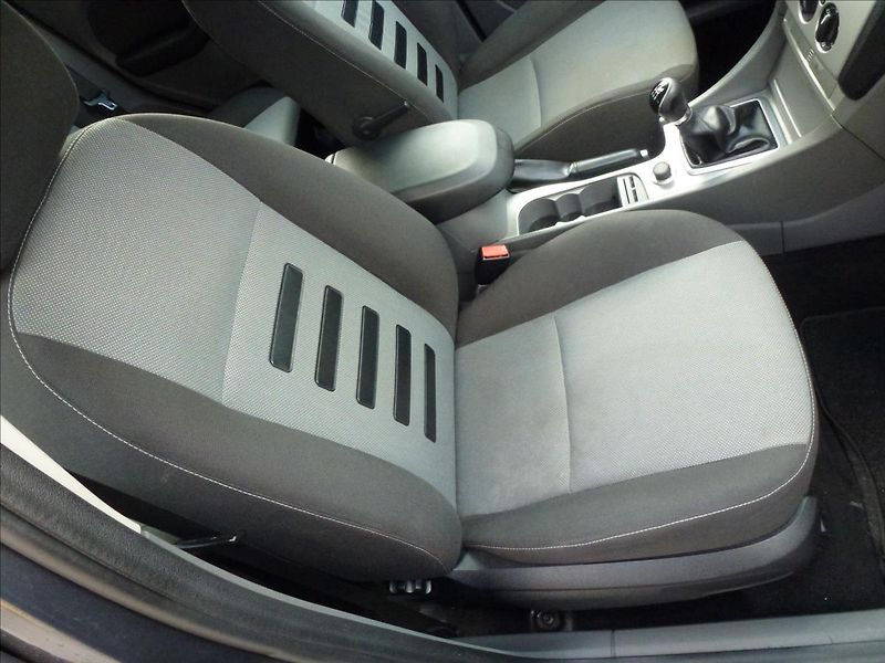 Ford Focus 1,6 16V  Elegance - fotka 25 z 48