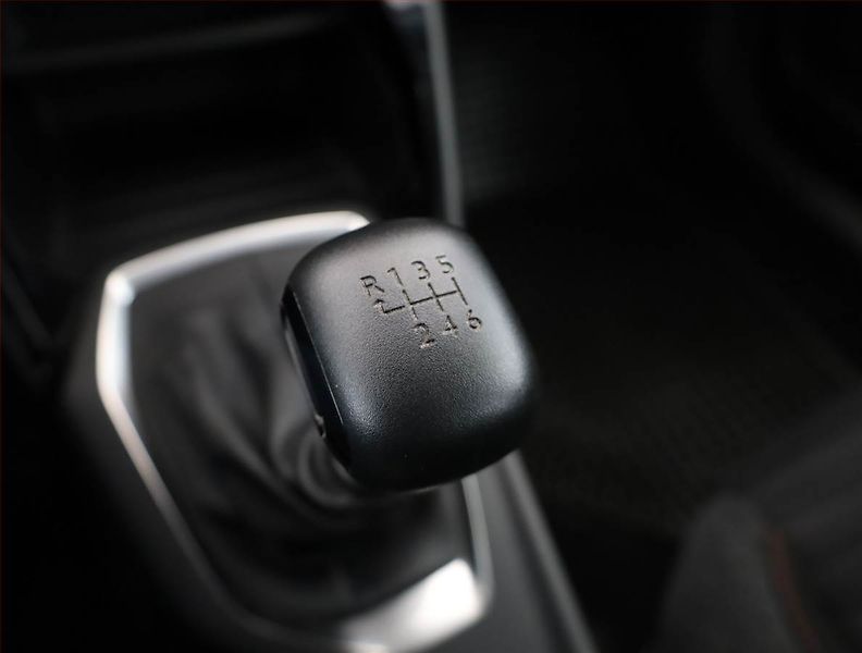 Peugeot 2008 (2022) 1.2 PureTech, Tempomat - fotka 11 z 15