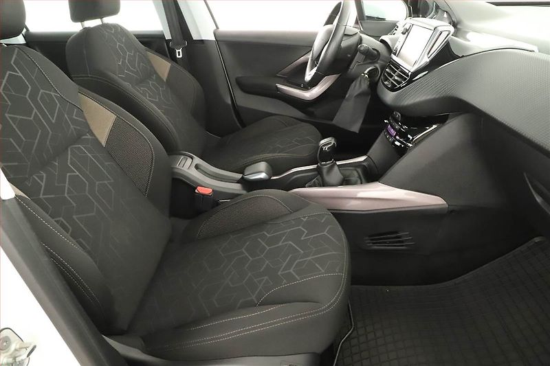Peugeot 2008 (2015) 1.2 PureTech, Tempomat - fotka 7 z 12