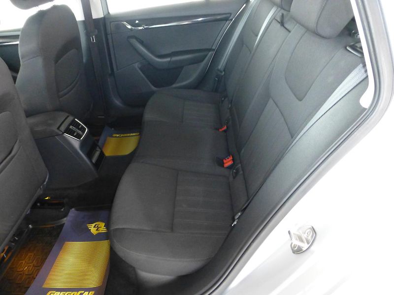 Škoda Octavia (2017) 2,0TDI*NAVIGACE**ALU**PARK.S - fotka 14 z 26