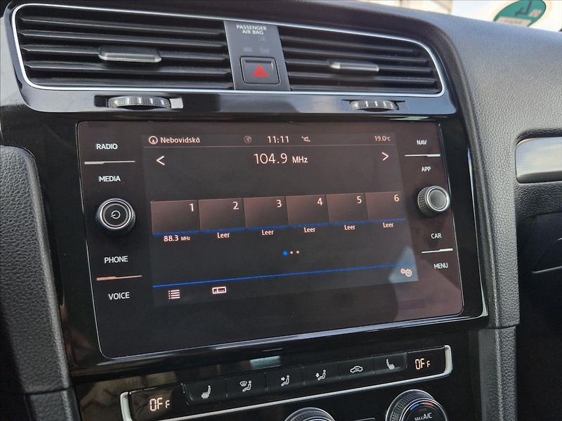Volkswagen Golf 1,6 TDI JOIN EDITION LED NOSIČ - fotka 25 z 43