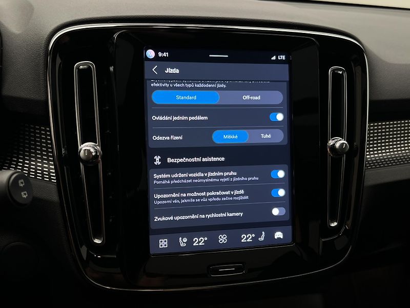 Volvo XC40 AWD TWIN MOTOR RECHARGE - fotka 37 z 44