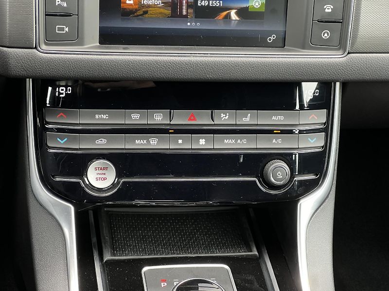 Jaguar XF 3.0 Aut. 380HP! S AWD Edition  - fotka 13 z 25