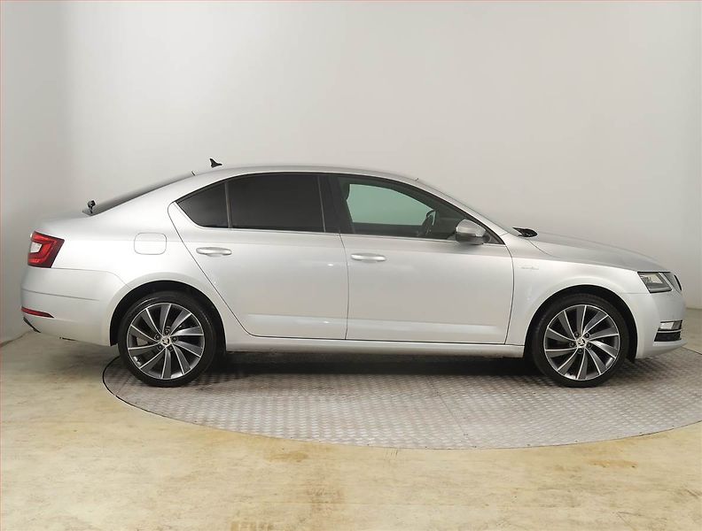 Škoda Octavia (2019) Laurin&Klement 2.0 TDI - fotka 6 z 27