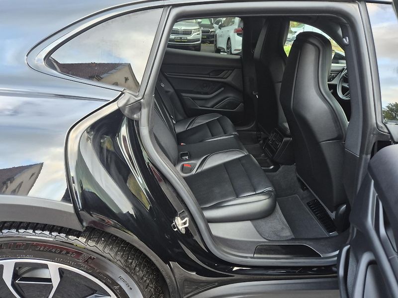 Porsche Taycan Cross Turisno 4S 93kWH  92,6% - fotka 13 z 46