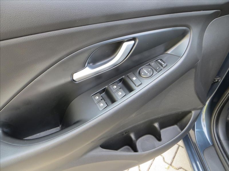 Hyundai i30 1,5 T-GDI M-Hev Style kombi - fotka 12 z 30