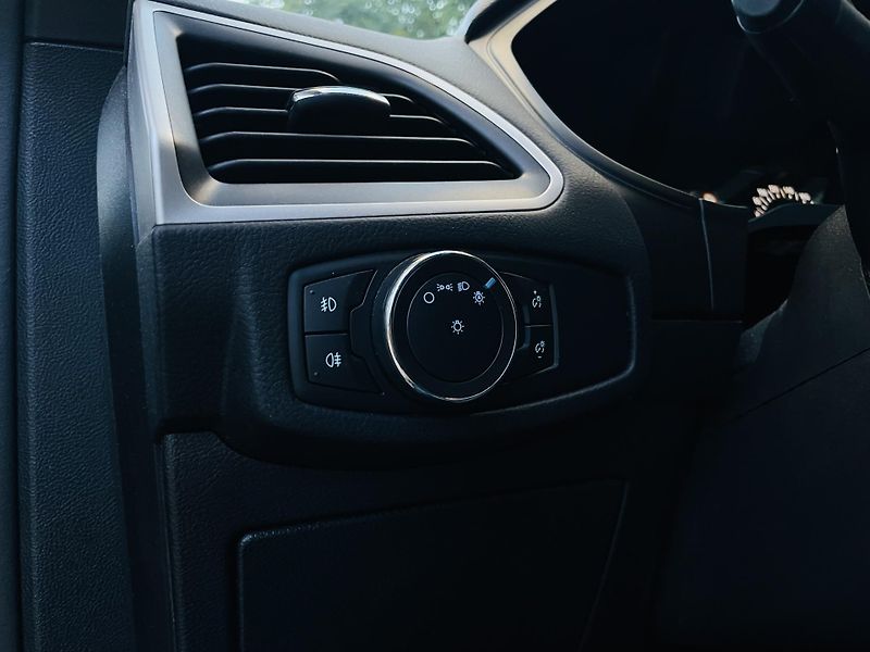 Ford Galaxy 2.0TDCi MANUÁL 7MÍST SENZORY - fotka 35 z 46