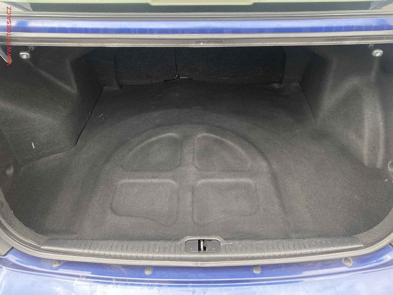 Kia Cerato (2005) 2.0i, AC - fotka 7 z 15
