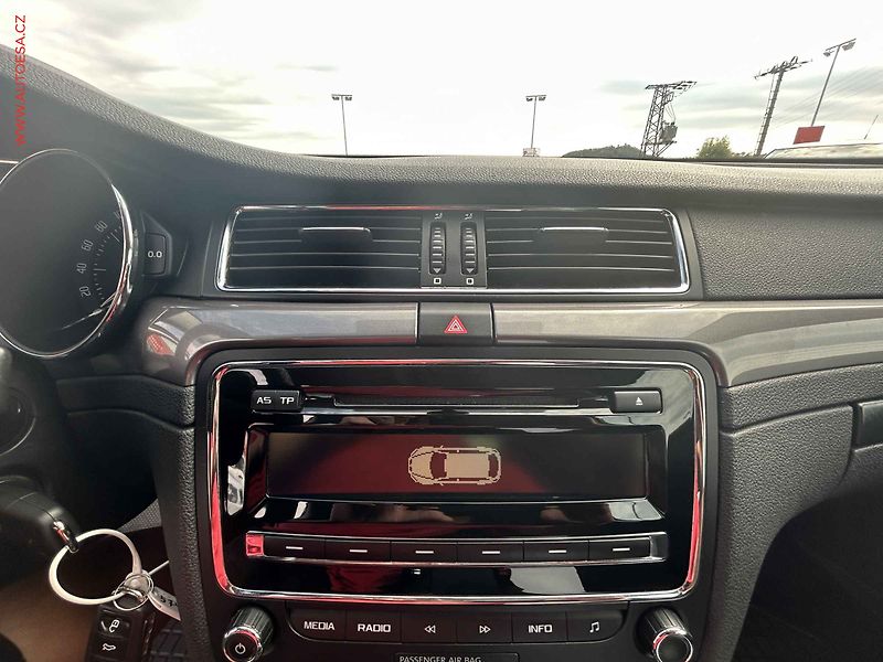 Škoda Superb (2014) 2.0 TDi, ČR, Bixen, autoAC - fotka 15 z 16