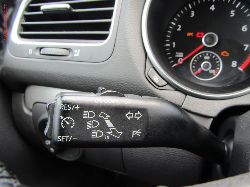 Volkswagen Golf (2011) 1.4i, 2.maj,ČR, AC, STK1/28 - fotka 13 z 19
